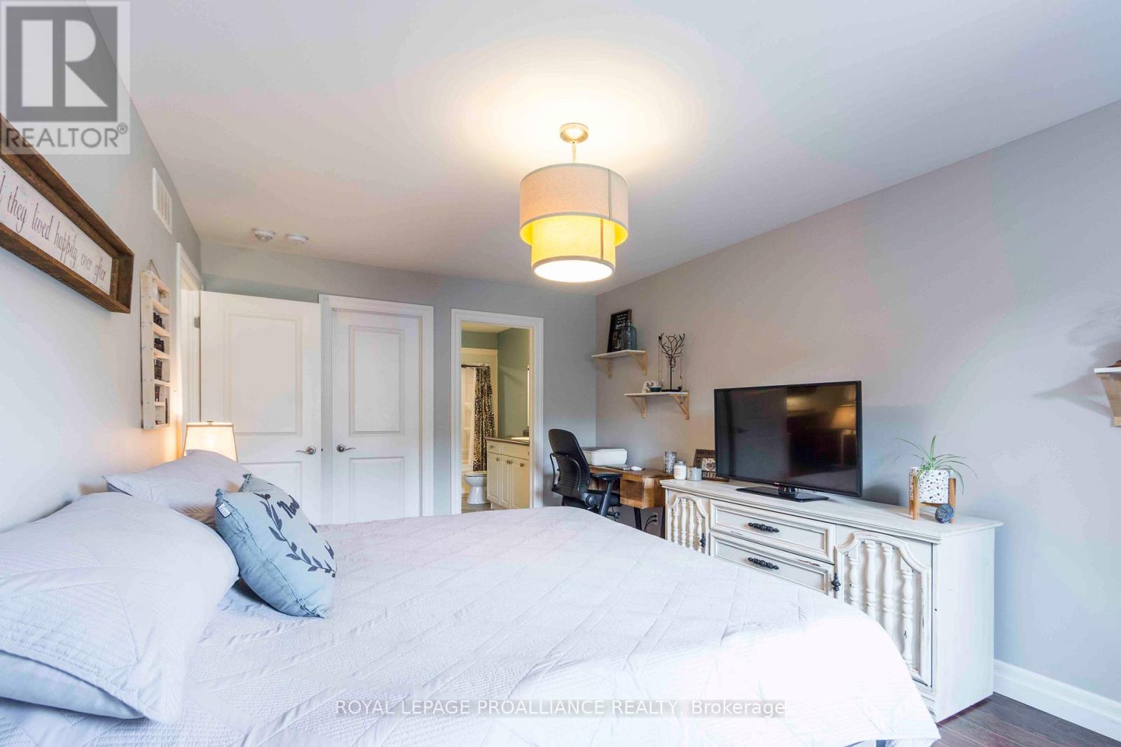 61 Aspen Drive, Quinte West, Ontario  K8V 0E2 - Photo 15 - X12330385