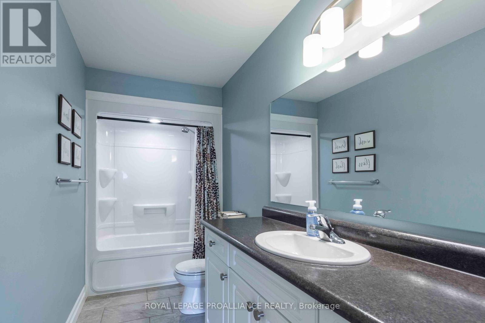 61 Aspen Drive, Quinte West, Ontario  K8V 0E2 - Photo 16 - X12330385