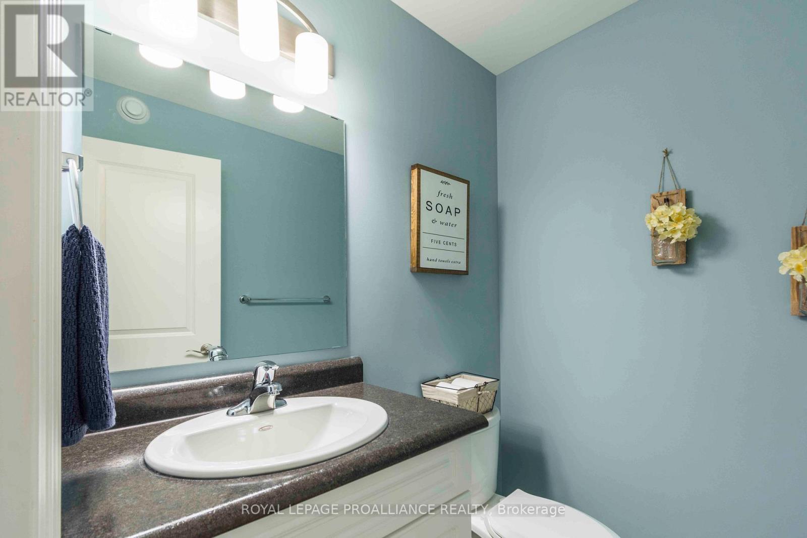 61 Aspen Drive, Quinte West, Ontario  K8V 0E2 - Photo 18 - X12330385