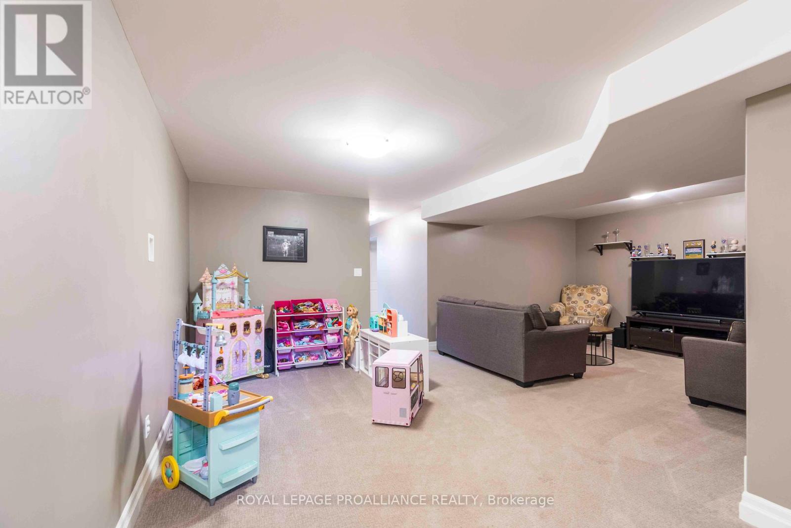 61 Aspen Drive, Quinte West, Ontario  K8V 0E2 - Photo 19 - X12330385