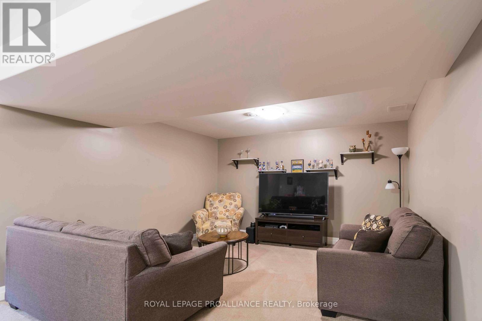 61 Aspen Drive, Quinte West, Ontario  K8V 0E2 - Photo 20 - X12330385
