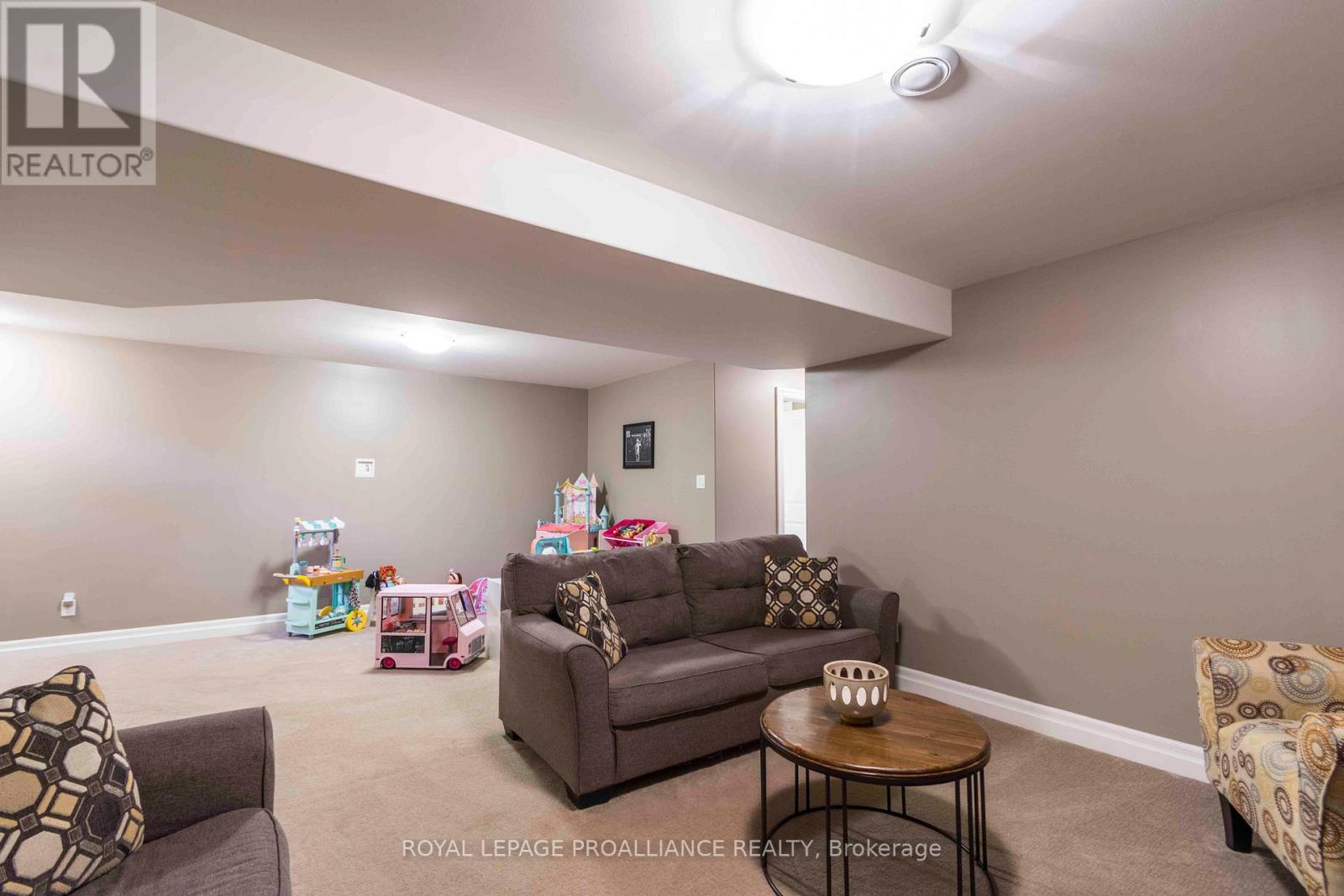 61 Aspen Drive, Quinte West, Ontario  K8V 0E2 - Photo 21 - X12330385