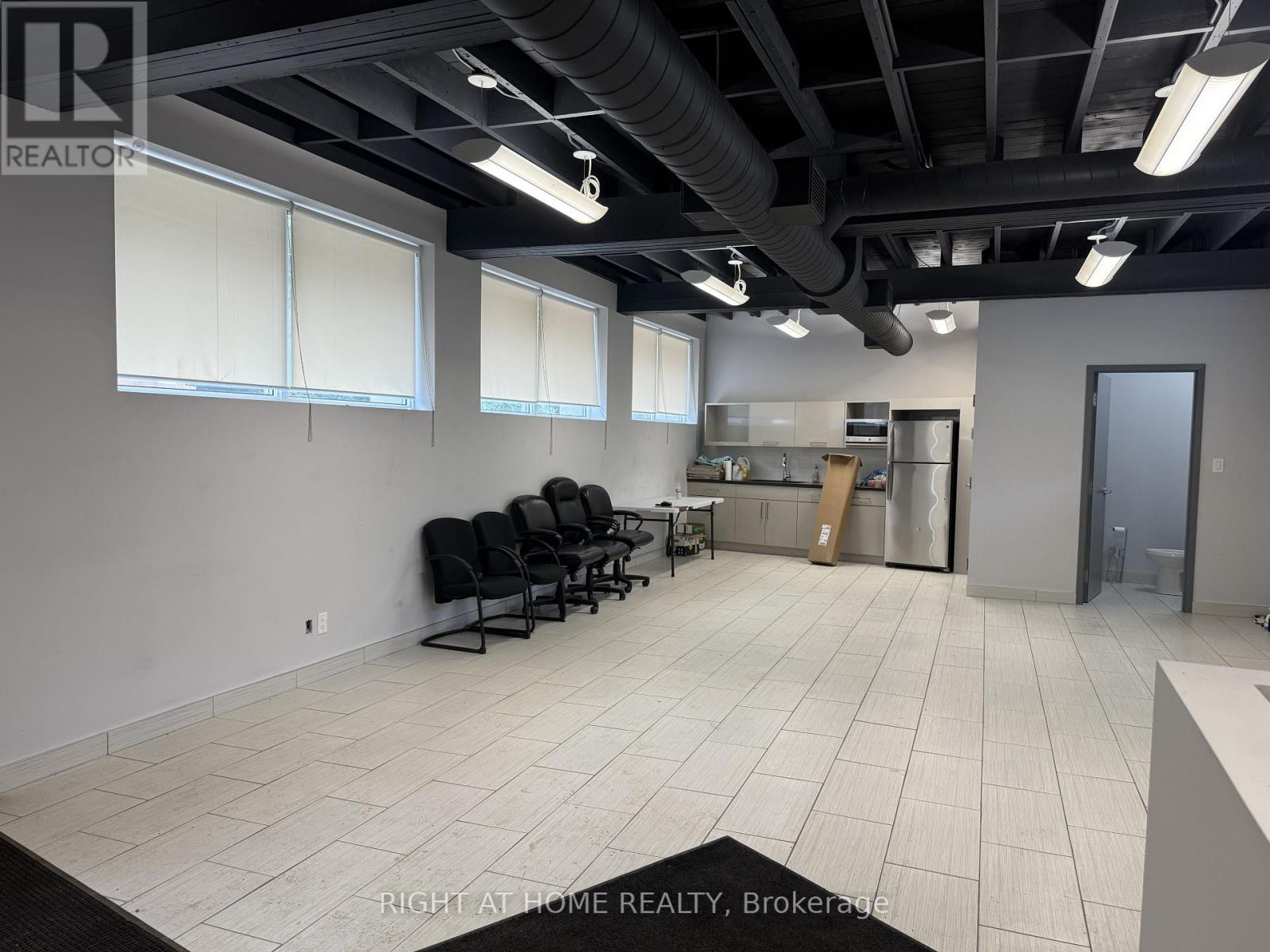 42 Hyde Avenue, Toronto, Ontario  M6M 1J4 - Photo 4 - W12328277