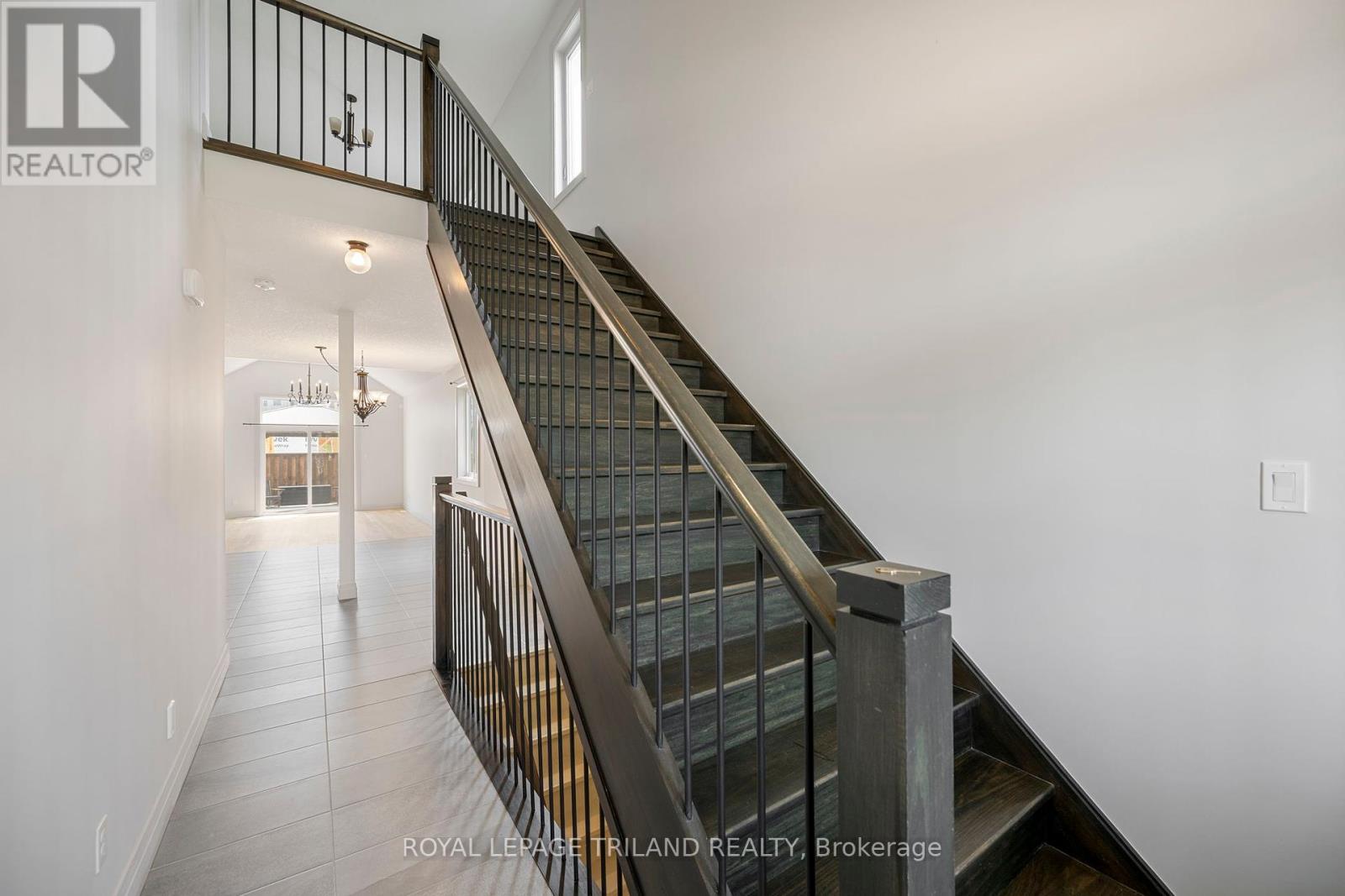 54 Compass Trail W, Central Elgin, Ontario  N5L 0B4 - Photo 4 - X12330176
