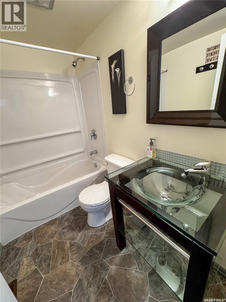 520 Bray Street E, Swift Current, Saskatchewan  S9H 4E3 - Photo 13 - SK008617