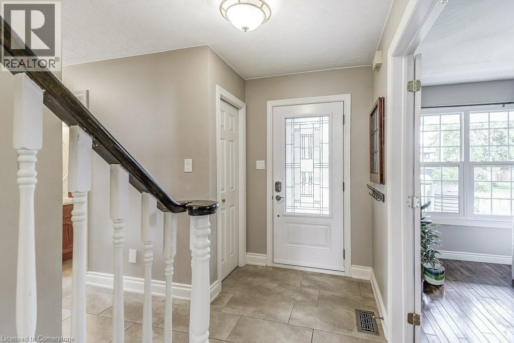 37 Culotta Drive, Waterdown, Ontario  L8B 0G9 - Photo 4 - 40758309