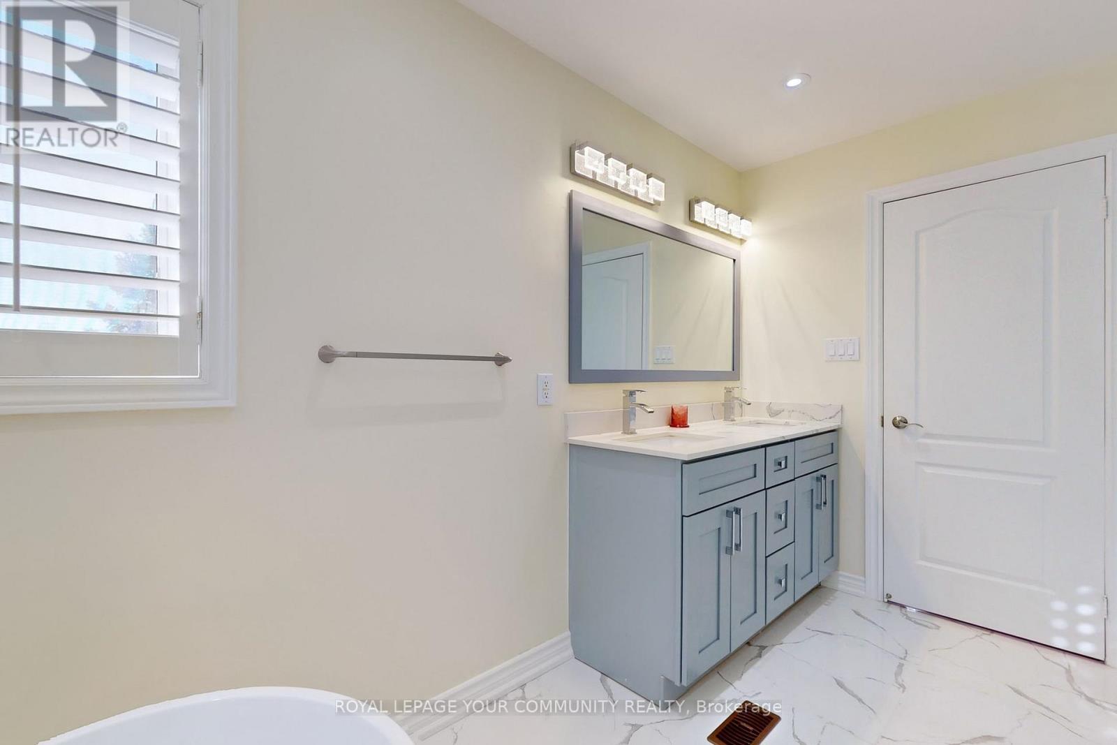 128 Selwyn Road, Richmond Hill, Ontario  L4E 5E3 - Photo 20 - N12330147