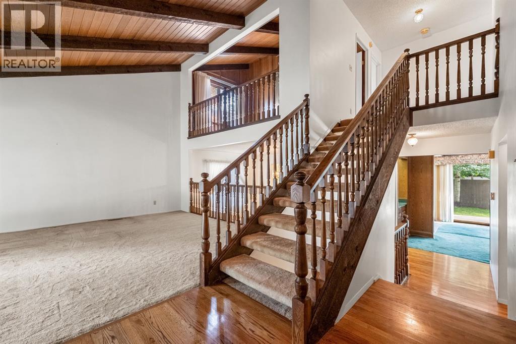 Property at 409 Lake Simcoe Crescent SE image 5