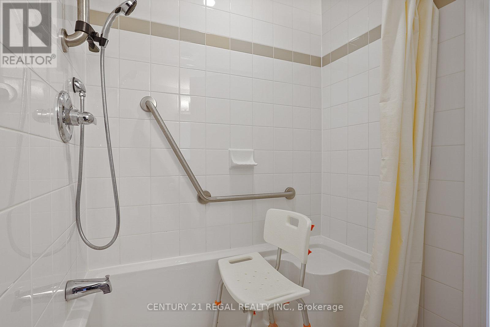 315 - 1 Sun Yat Sen Avenue, Markham, Ontario  L3R 5K9 - Photo 11 - N12330242