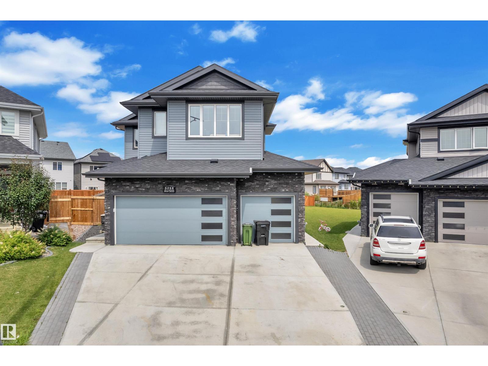 5208 23A AVE SW SW, Edmonton, Alberta