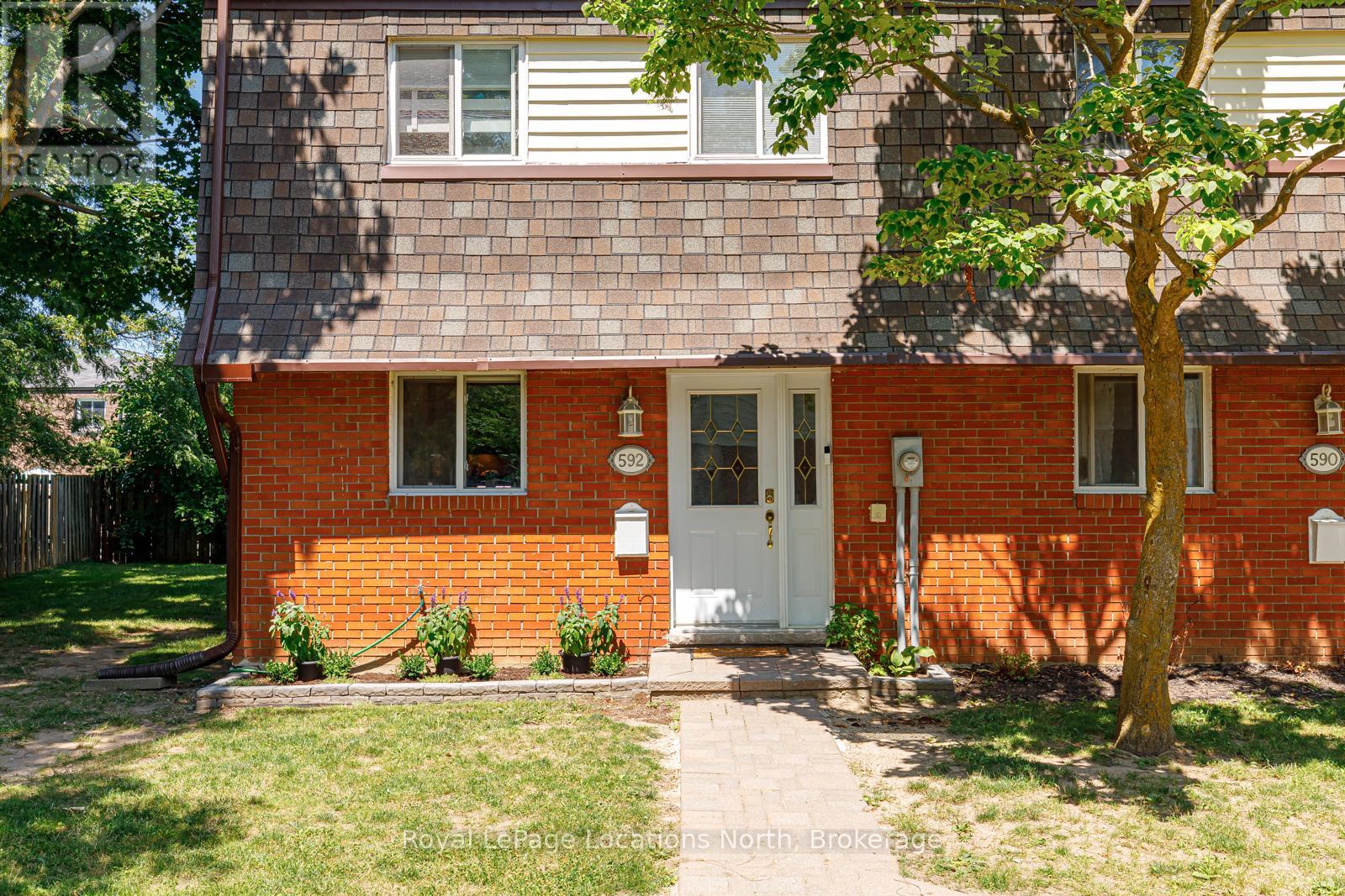 592 Tenth Street, Collingwood, Ontario  L9Y 4C1 - Photo 2 - S12330470