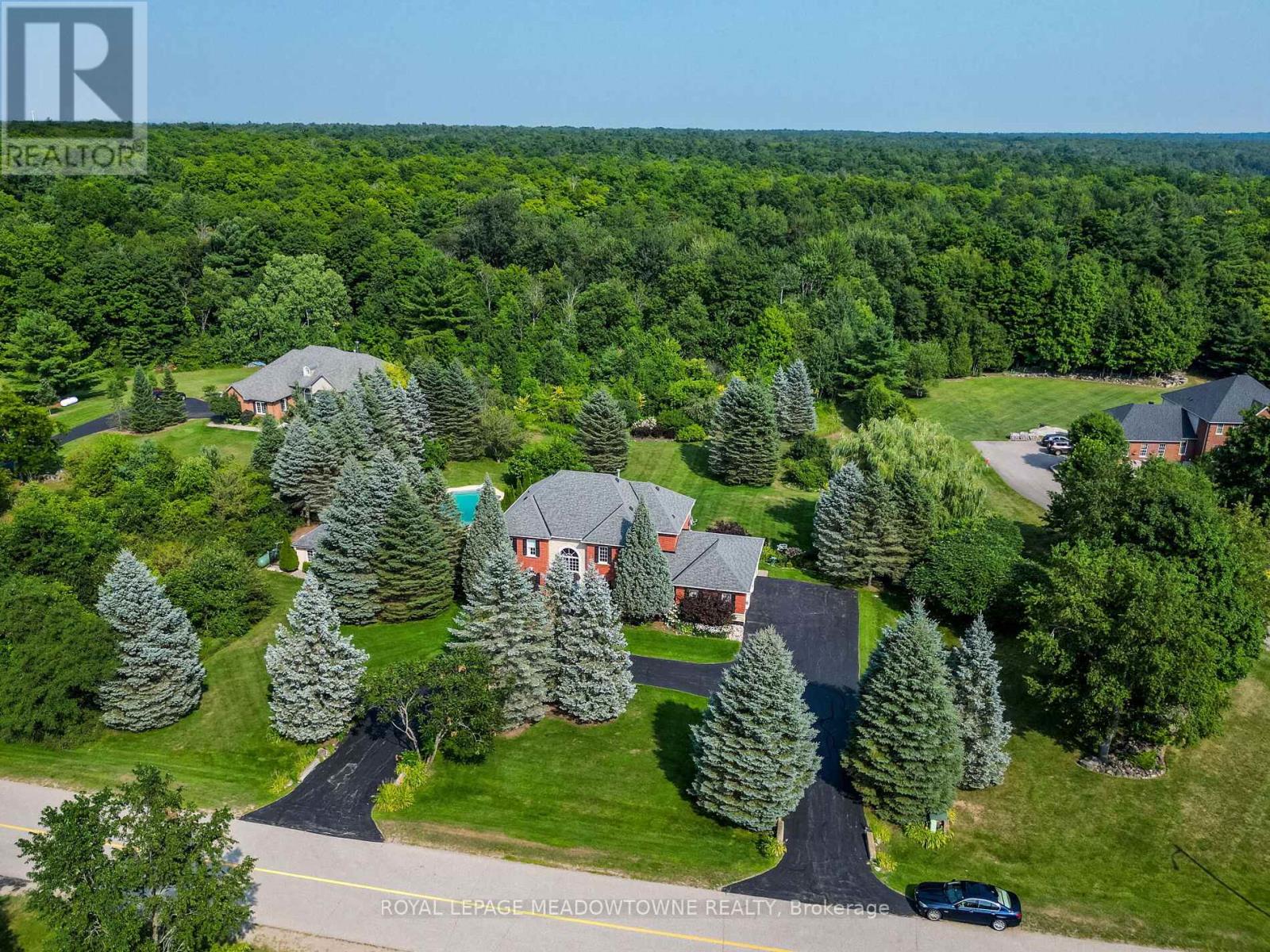 8 Deer Run Crescent, Halton Hills, Ontario  L7J 2L7 - Photo 2 - W12330234