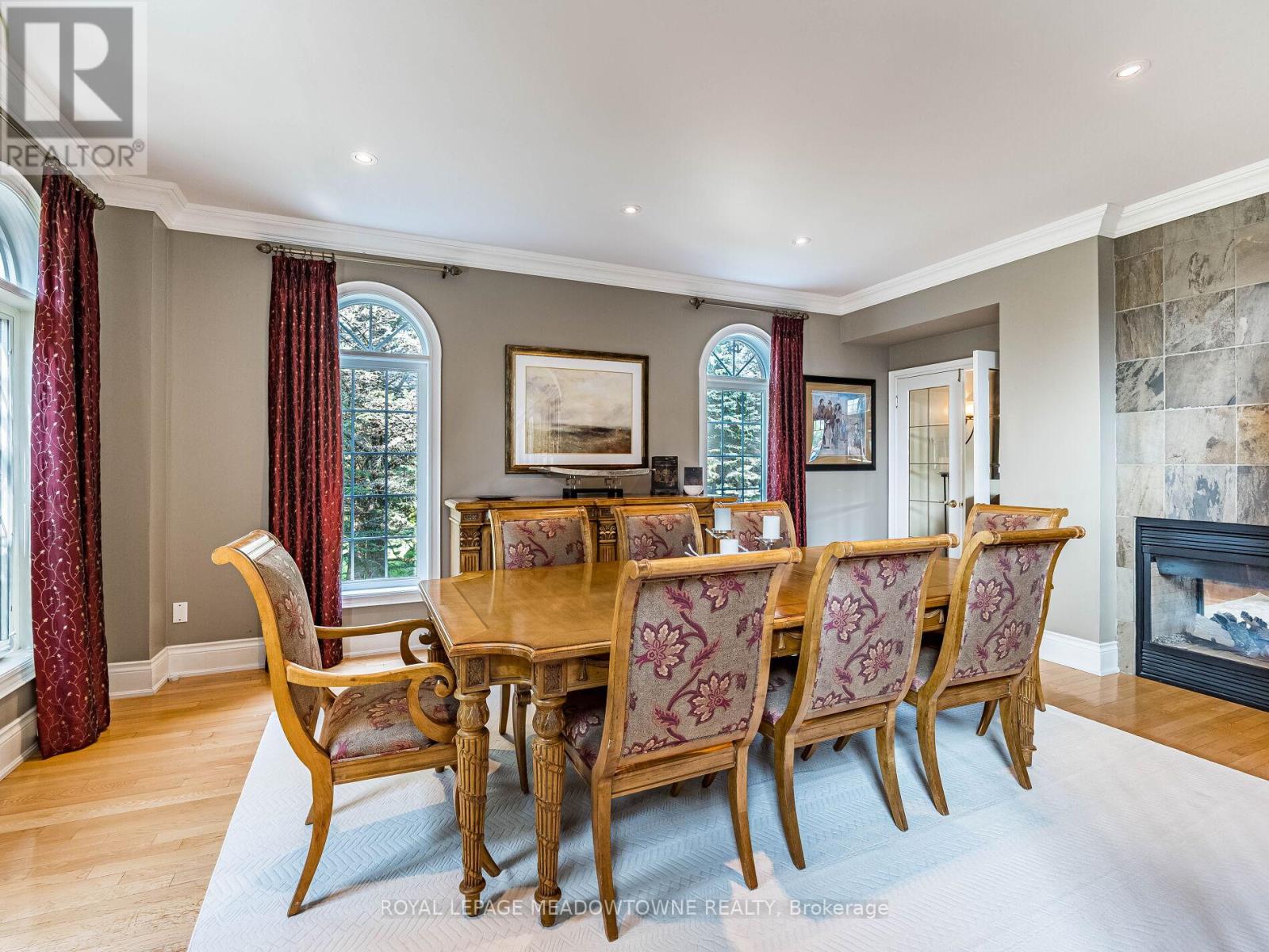 8 Deer Run Crescent, Halton Hills, Ontario  L7J 2L7 - Photo 5 - W12330234