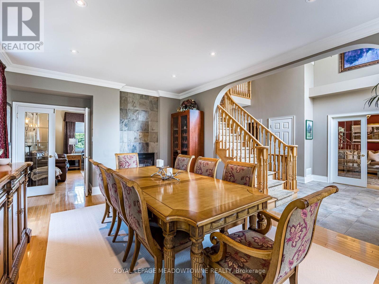8 Deer Run Crescent, Halton Hills, Ontario  L7J 2L7 - Photo 6 - W12330234