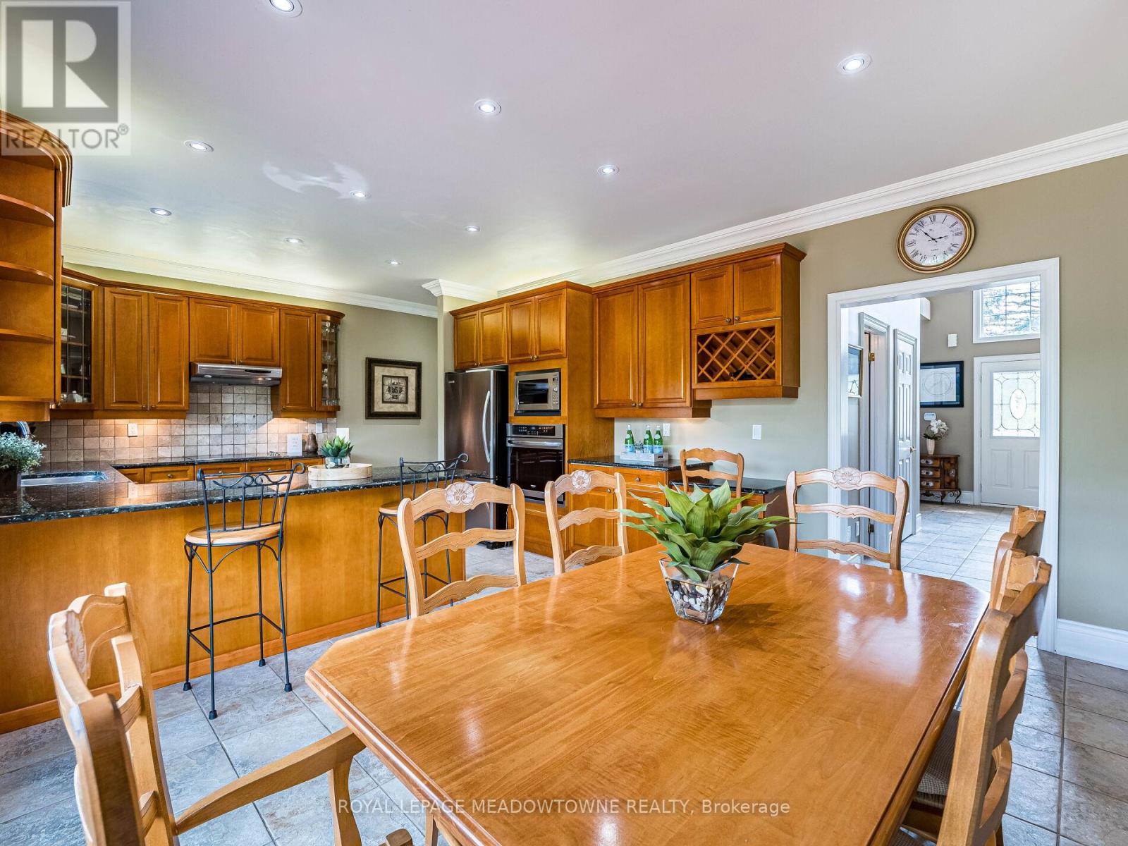 8 Deer Run Crescent, Halton Hills, Ontario  L7J 2L7 - Photo 8 - W12330234
