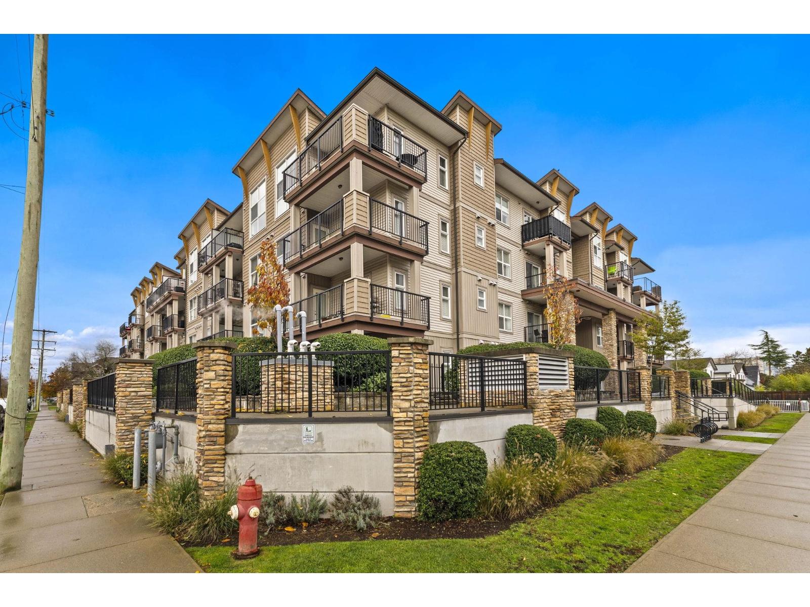 Property at 106 20175 53 AVENUE image 3