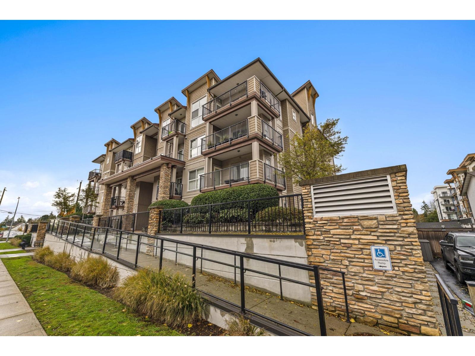 Property at 106 20175 53 AVENUE image 2