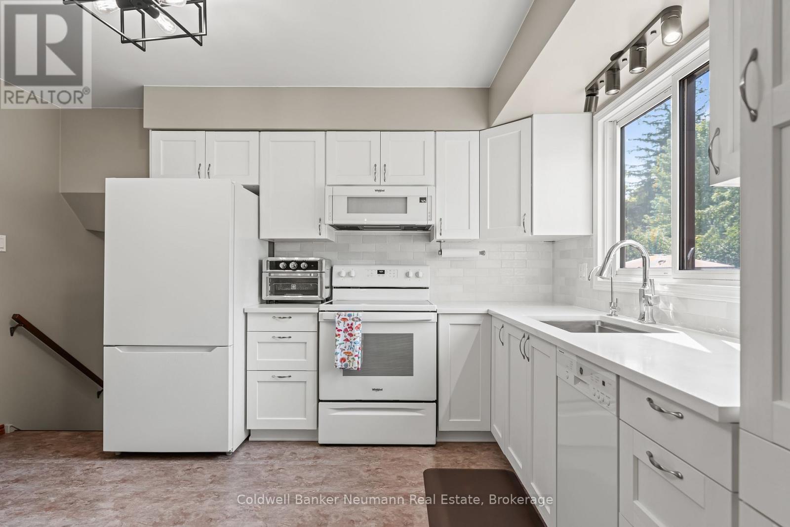 61 Bellevue Street, Guelph, Ontario  N1G 1E9 - Photo 12 - X12330456