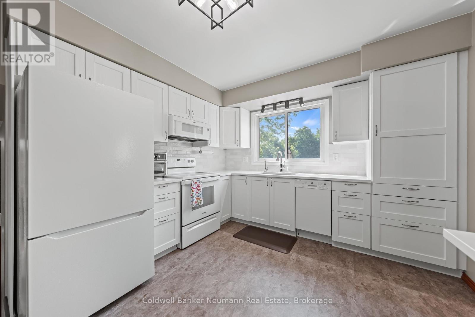 61 Bellevue Street, Guelph, Ontario  N1G 1E9 - Photo 15 - X12330456