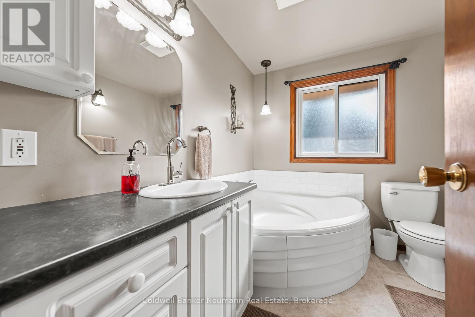 61 Bellevue Street, Guelph, Ontario  N1G 1E9 - Photo 25 - X12330456