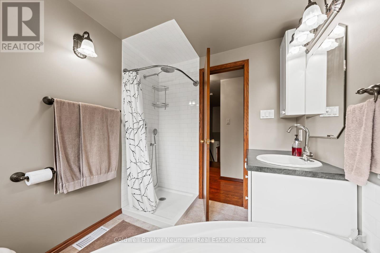 61 Bellevue Street, Guelph, Ontario  N1G 1E9 - Photo 27 - X12330456