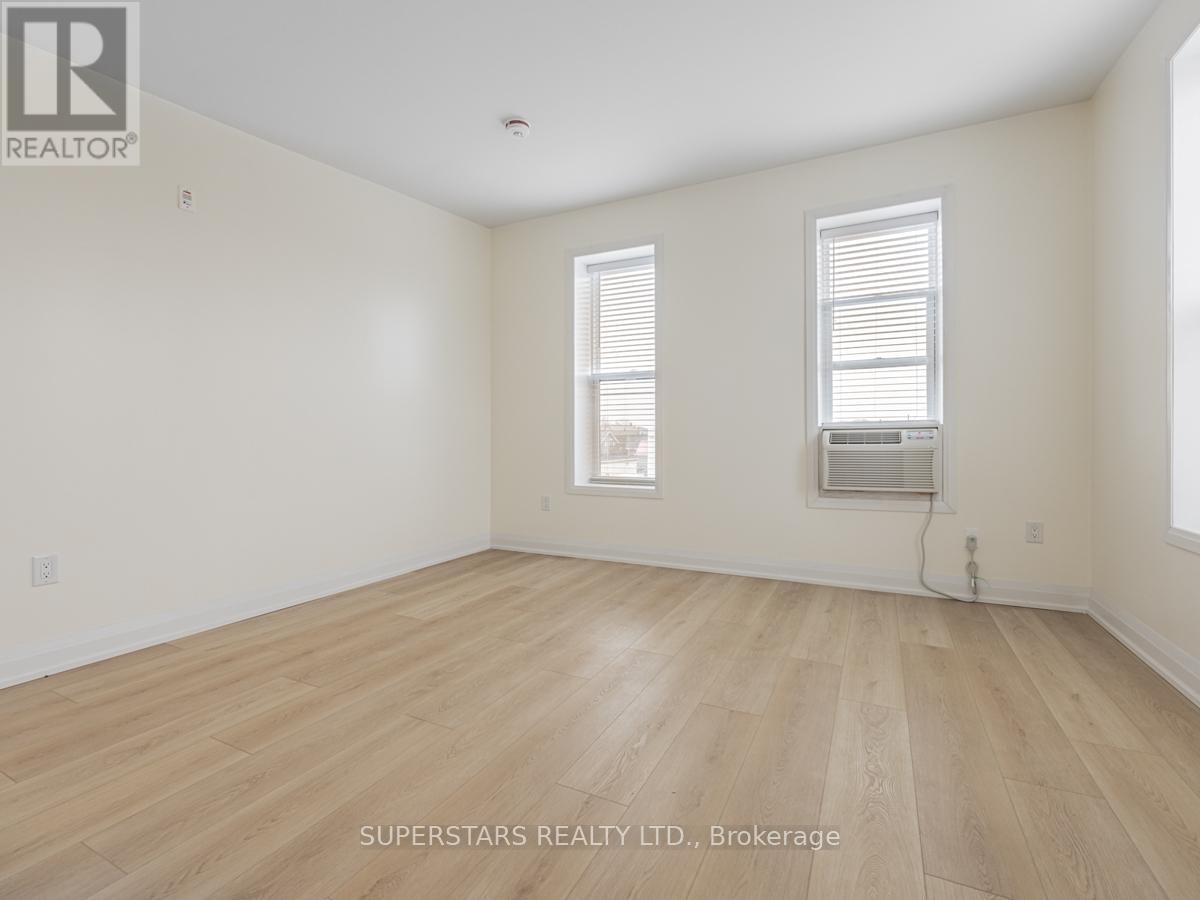 36 Lindsay Street S, Kawartha Lakes, Ontario  K9V 2L8 - Photo 11 - X12330228