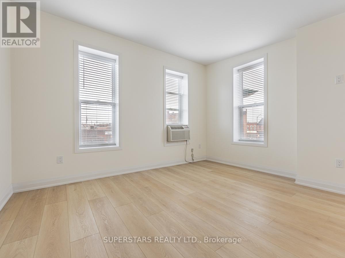 36 Lindsay Street S, Kawartha Lakes, Ontario  K9V 2L8 - Photo 12 - X12330228