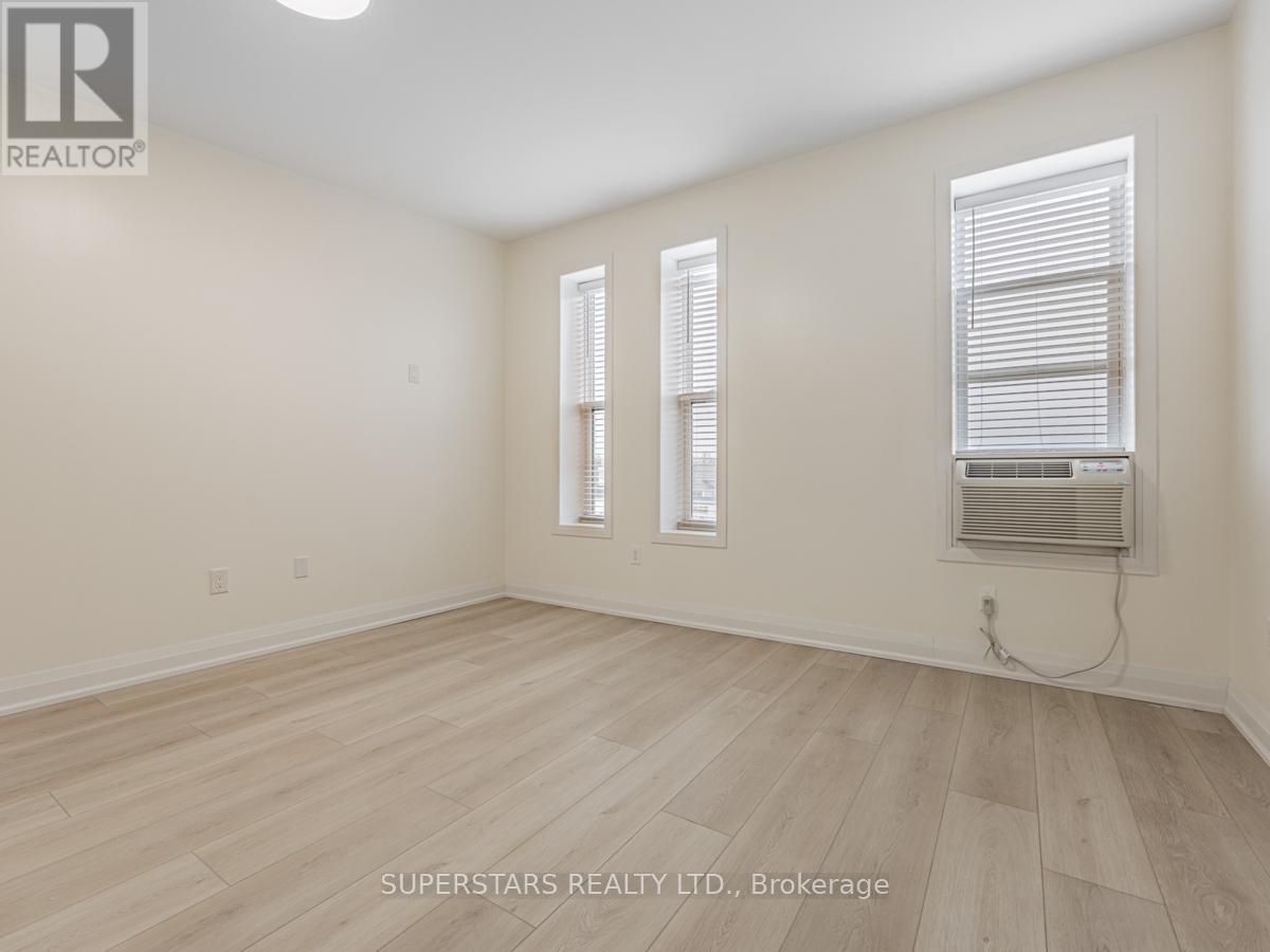 36 Lindsay Street S, Kawartha Lakes, Ontario  K9V 2L8 - Photo 17 - X12330228