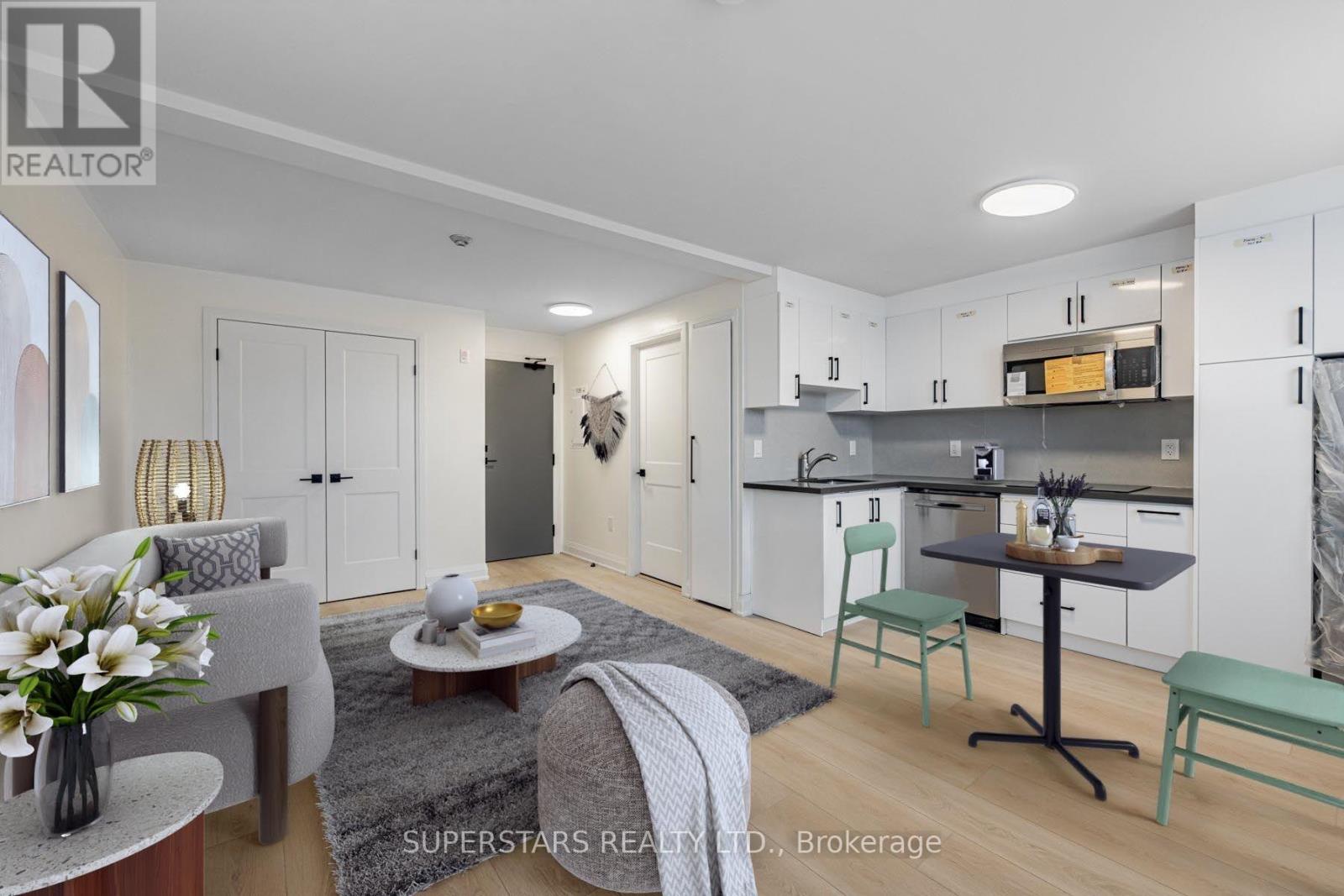 36 Lindsay Street S, Kawartha Lakes, Ontario  K9V 2L8 - Photo 5 - X12330228