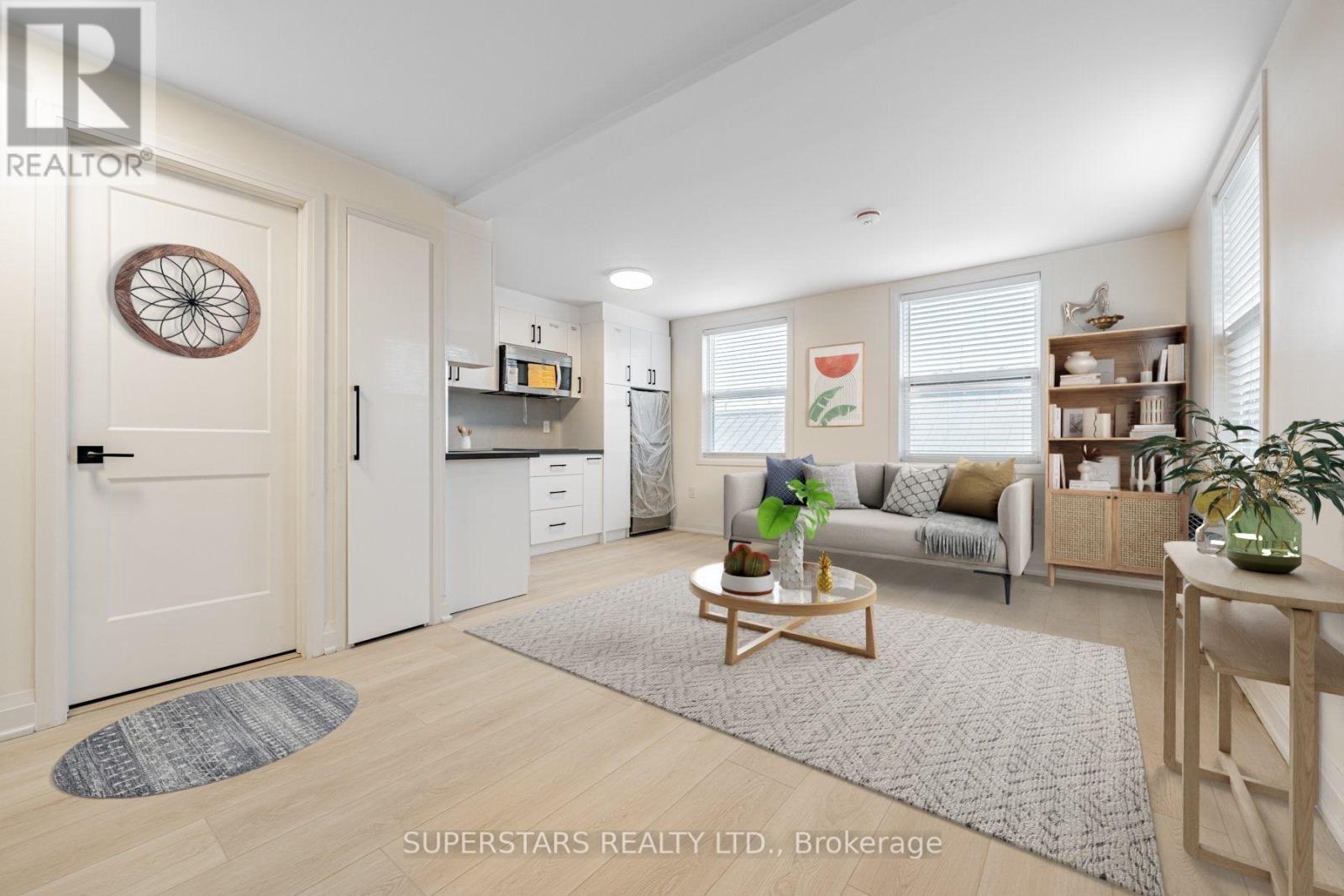 36 Lindsay Street S, Kawartha Lakes, Ontario  K9V 2L8 - Photo 6 - X12330228