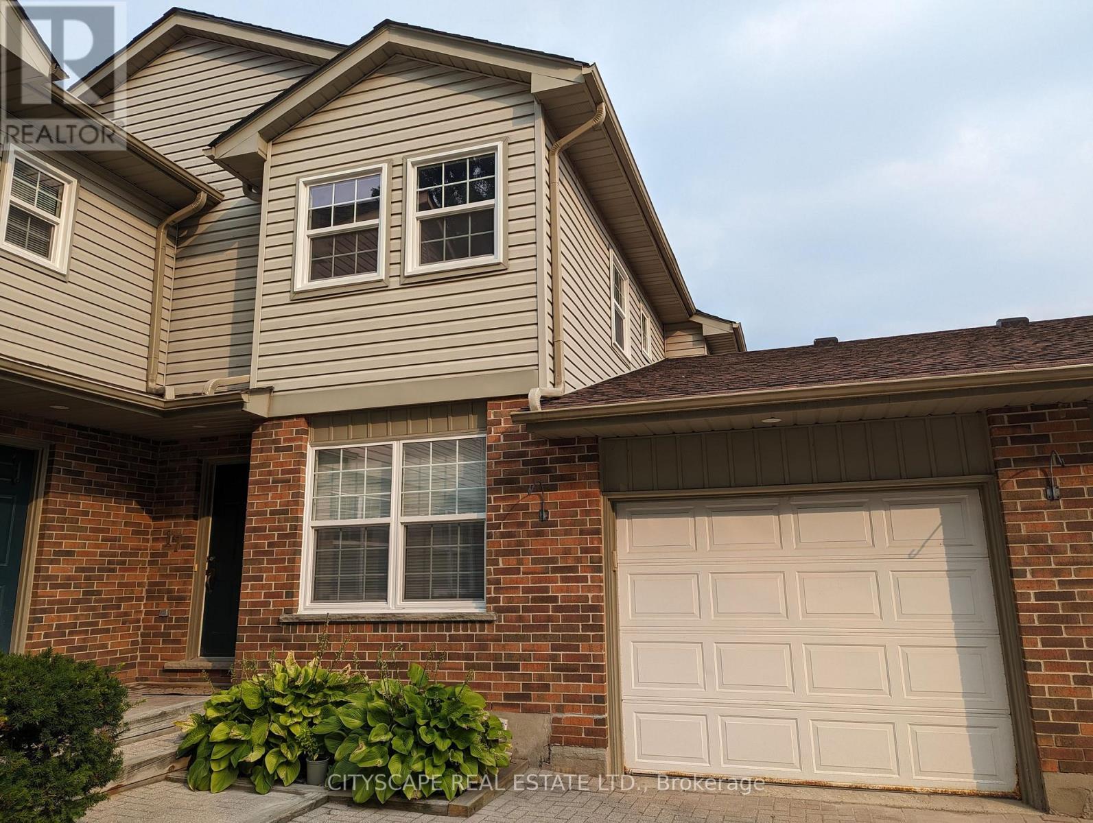 Property at 17 - 250 KEATS WAY image 1
