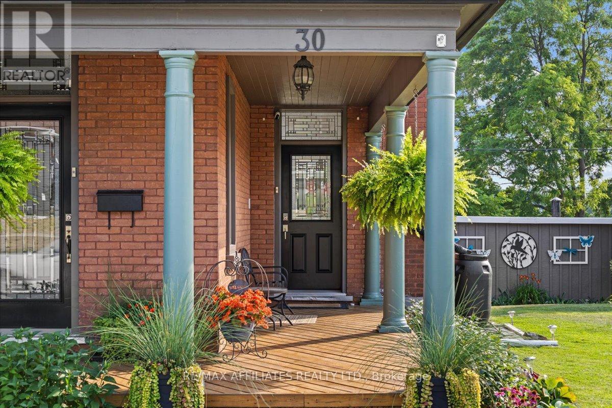 Property at 30 QUEEN STREET image 2