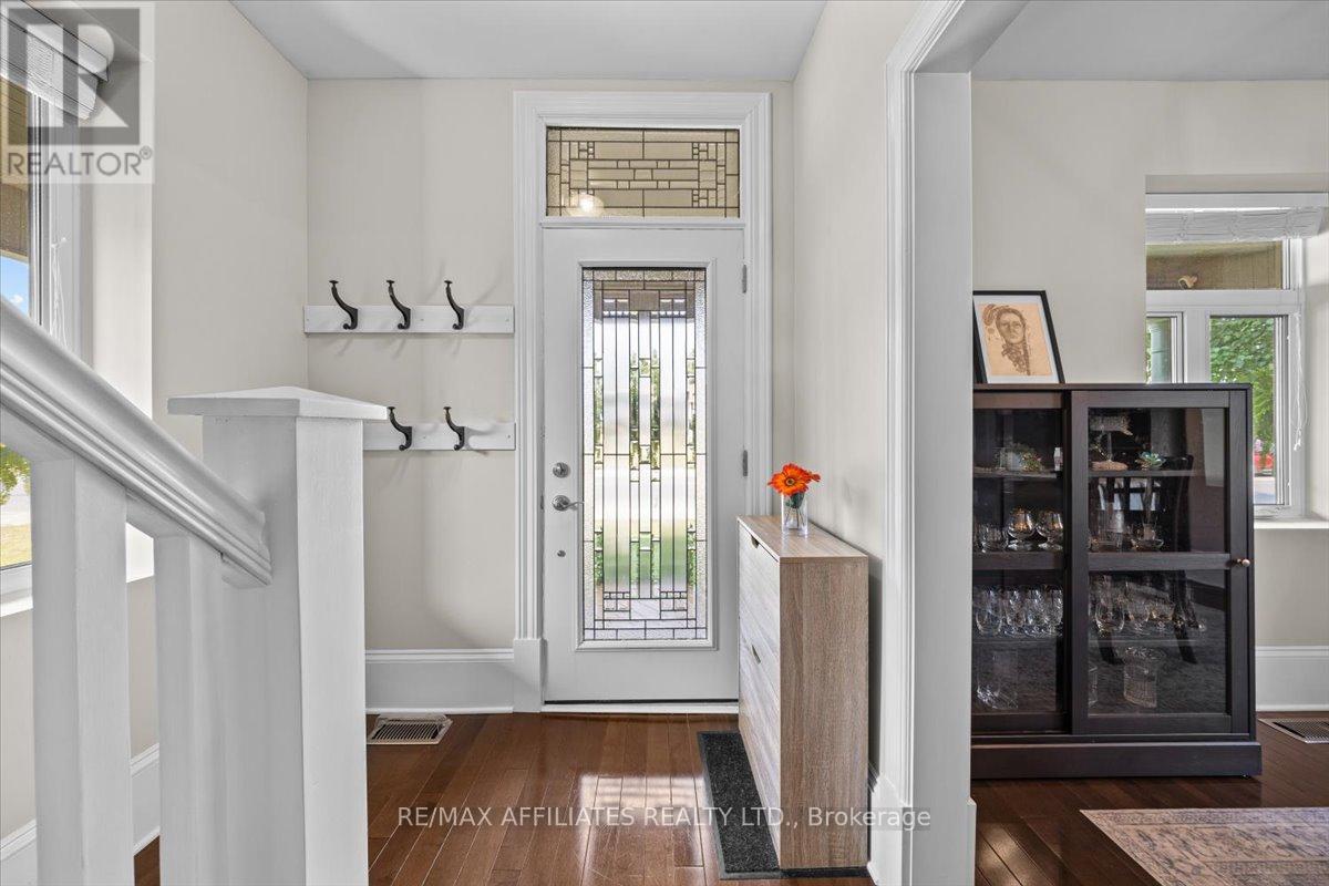 Property at 30 QUEEN STREET image 3