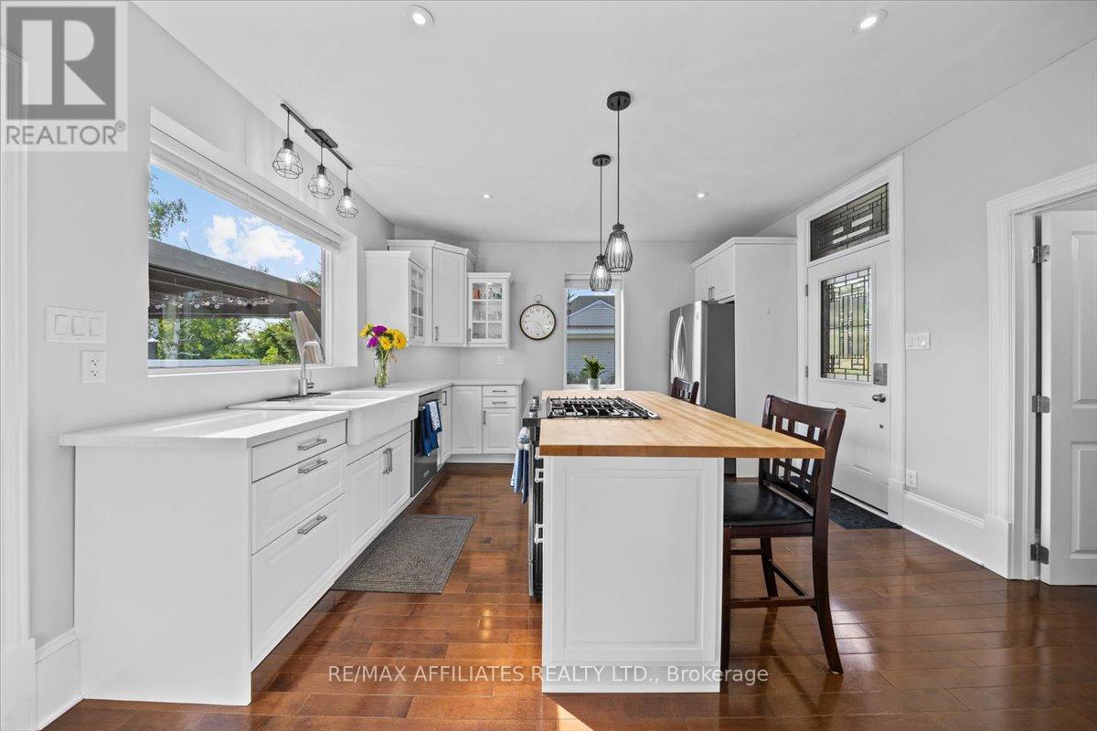 Property at 30 QUEEN STREET image 4