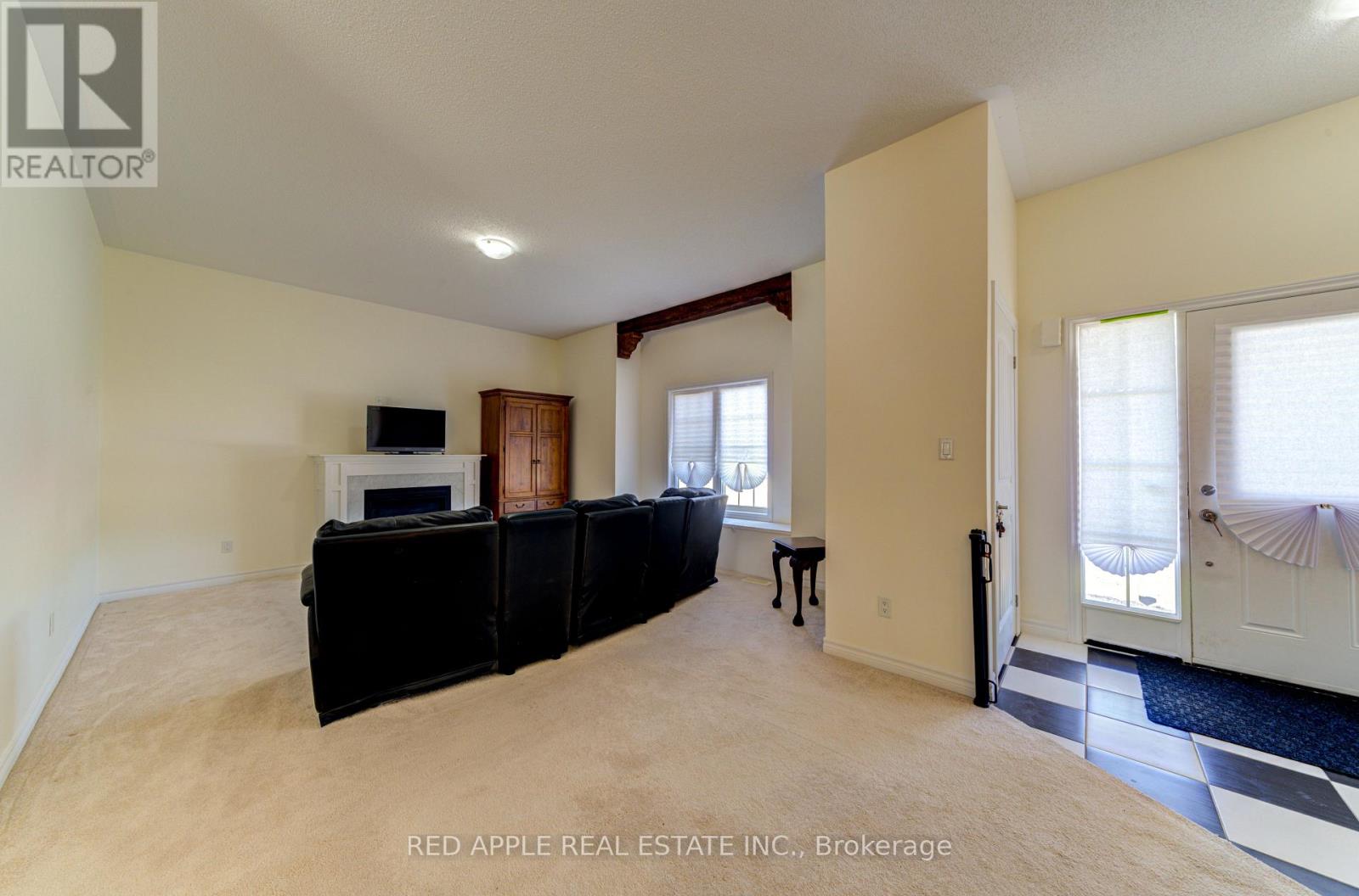 5 Beverly Street, Springwater (Elmvale), Ontario  L0L 1P0 - Photo 4 - S12330360