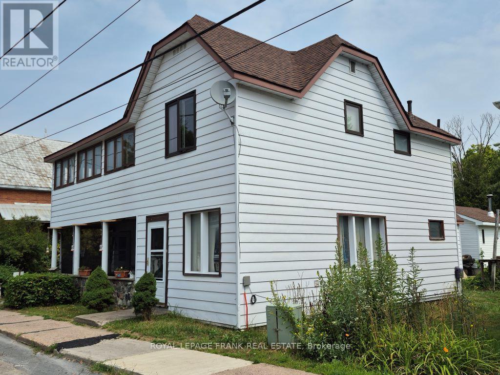 Property at 7 HASTINGS STREET N image 2
