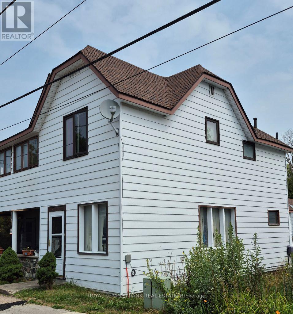 Property at 7 HASTINGS STREET N image 3