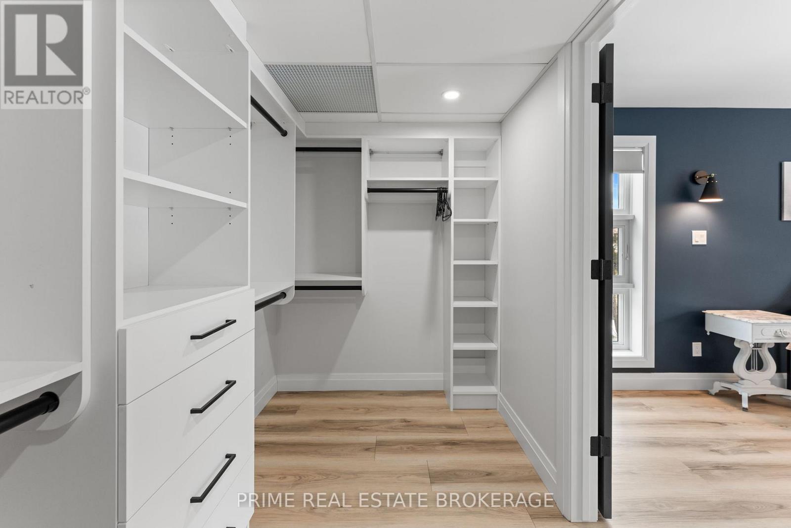 35 Walker Street, Lambton Shores, Ontario  N0M 1T0 - Photo 20 - X12293647