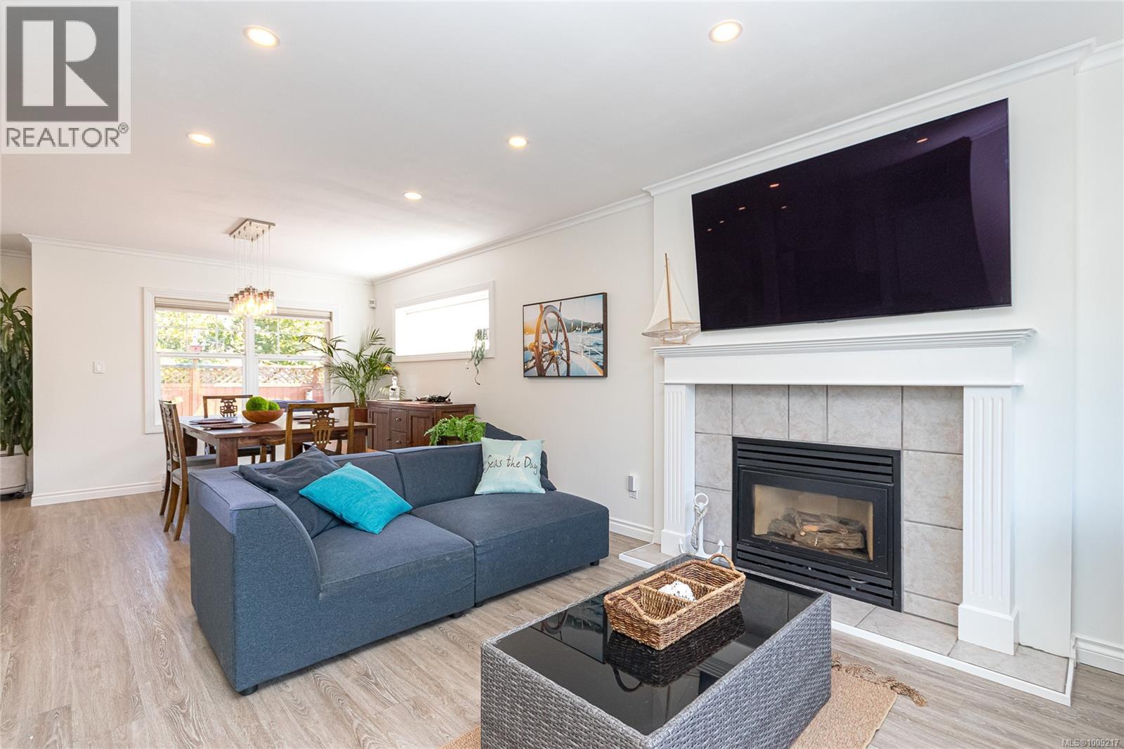 Property at 963 Walker St image 3
