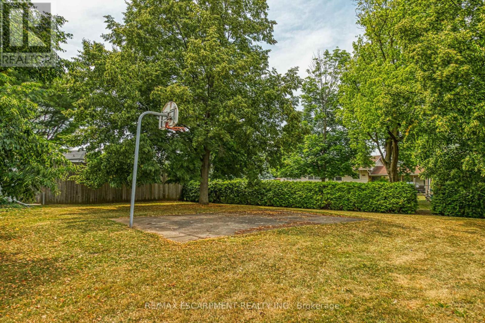 46 Oriole Crescent, Grimsby, Ontario  L3M 3X6 - Photo 44 - X12330338