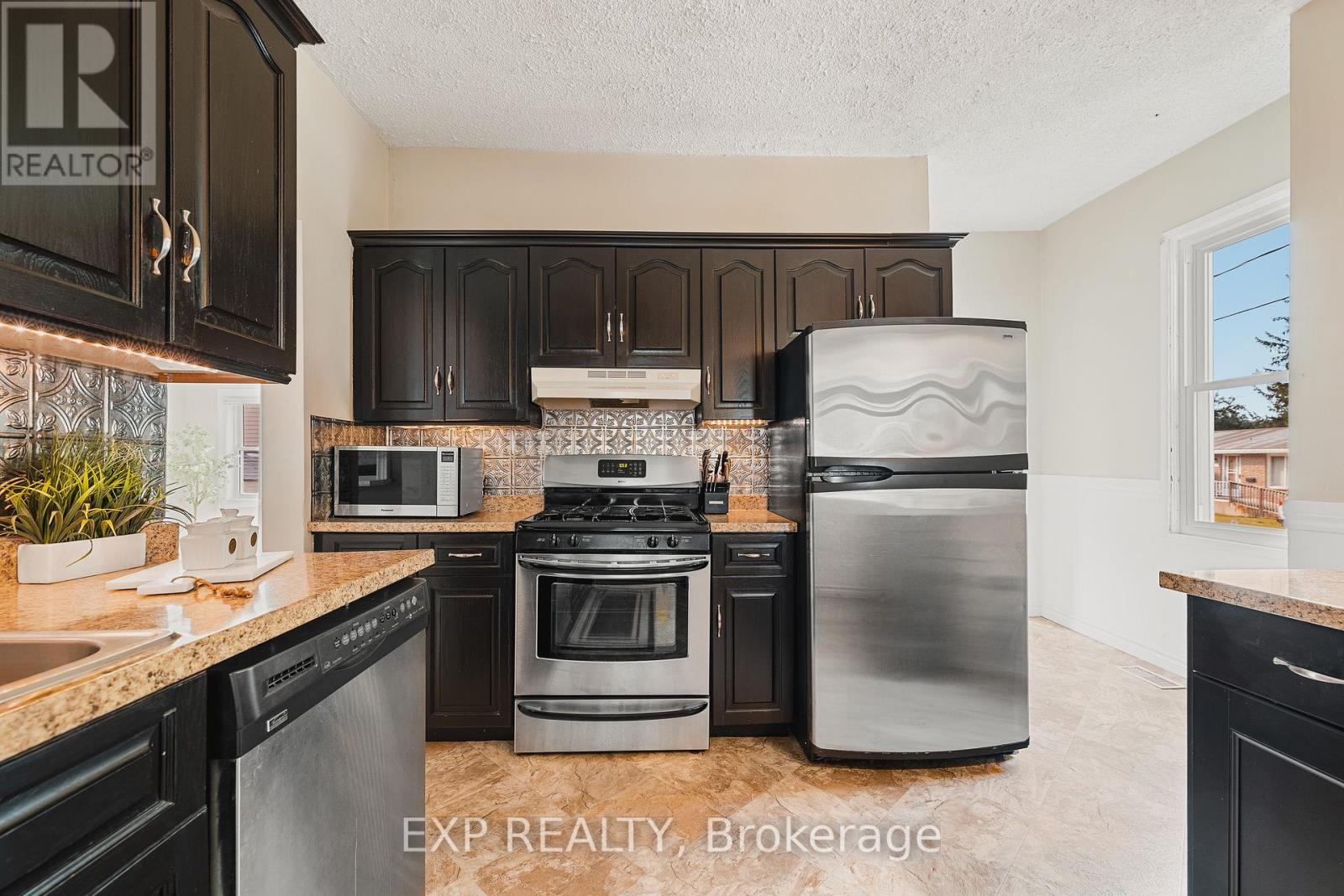 505 Wallace Avenue S, North Perth, Ontario  N4W 1Y6 - Photo 4 - X12330351