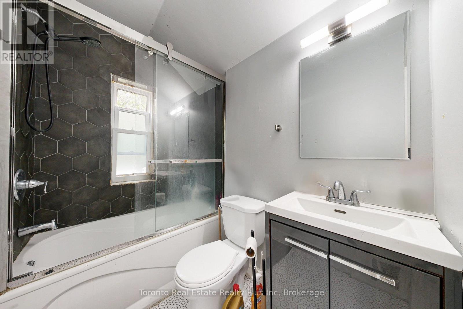 280 Cannon Street E, Hamilton, Ontario  L8L 2B5 - Photo 12 - X12330416