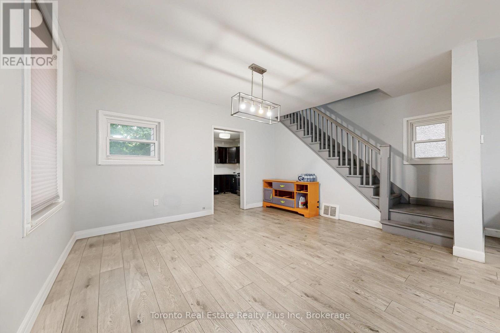 280 Cannon Street E, Hamilton, Ontario  L8L 2B5 - Photo 2 - X12330416