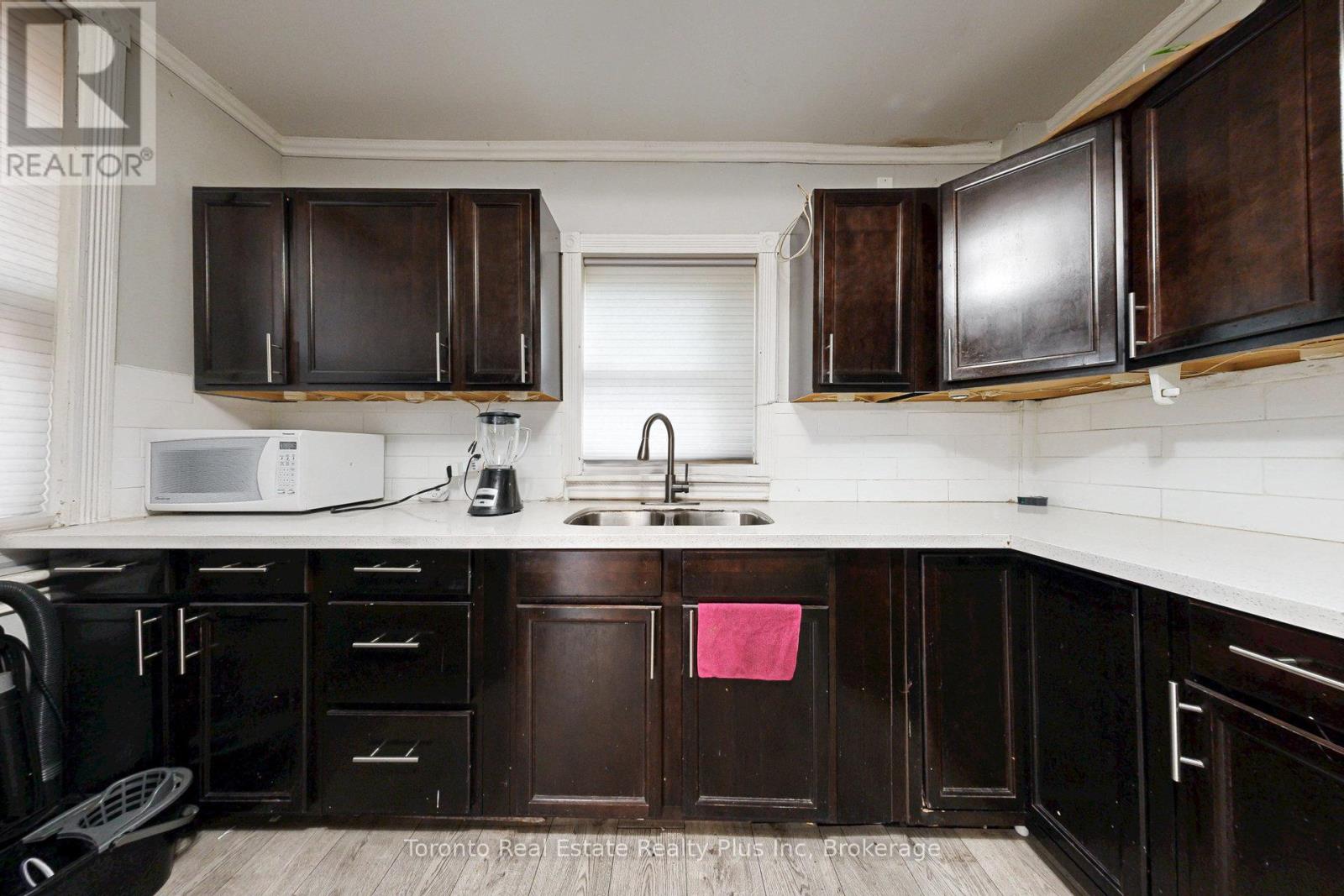 280 Cannon Street E, Hamilton, Ontario  L8L 2B5 - Photo 5 - X12330416