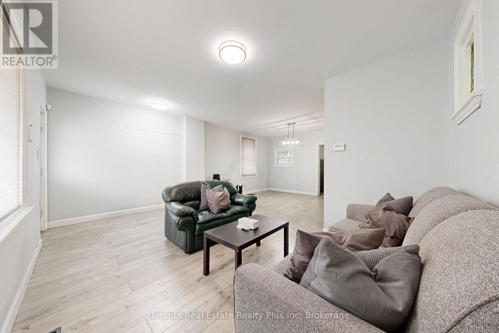 280 Cannon Street E, Hamilton, Ontario  L8L 2B5 - Photo 8 - X12330416