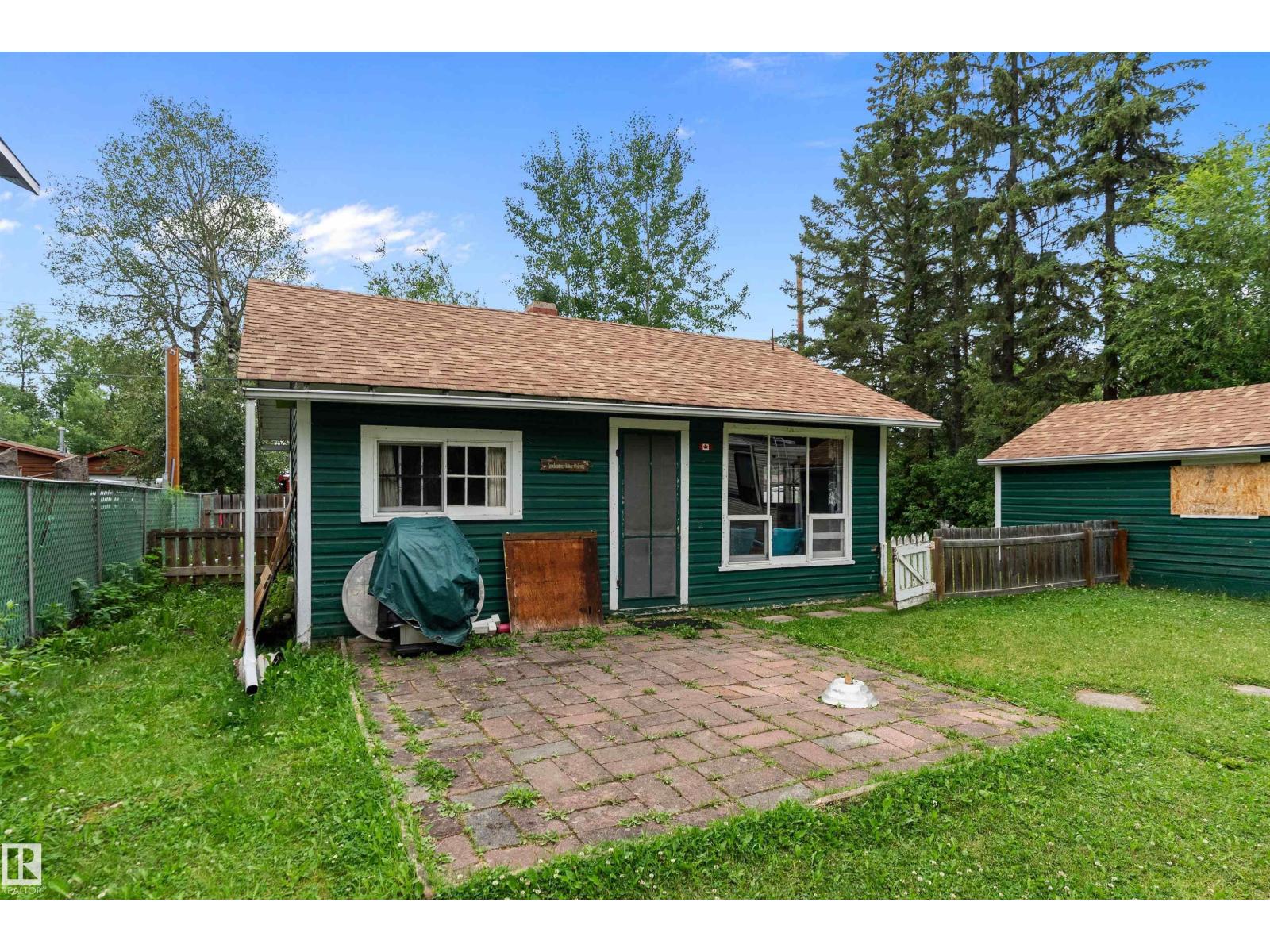 211 2nd AV, Rural Wetaskiwin County, Alberta