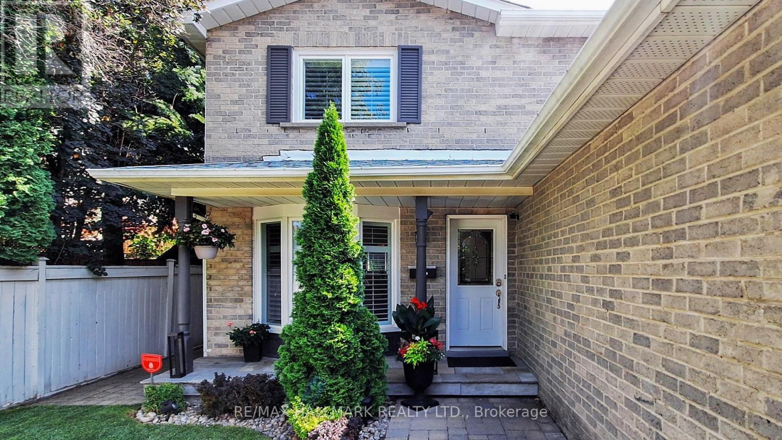 Property at 37 HUNTER'S POINT DRIVE image 3