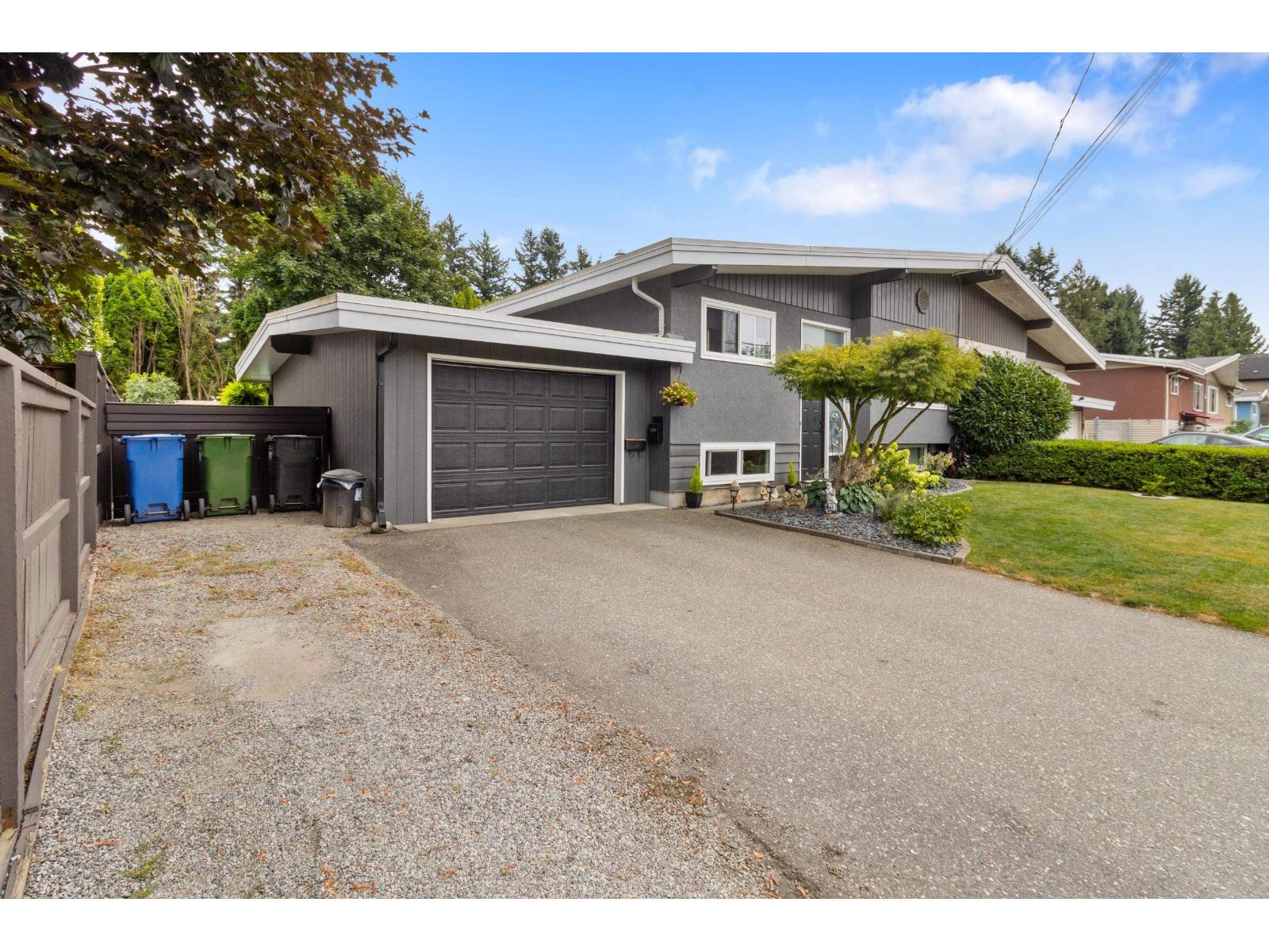 Property at 2174 LYNDEN STREET image 2