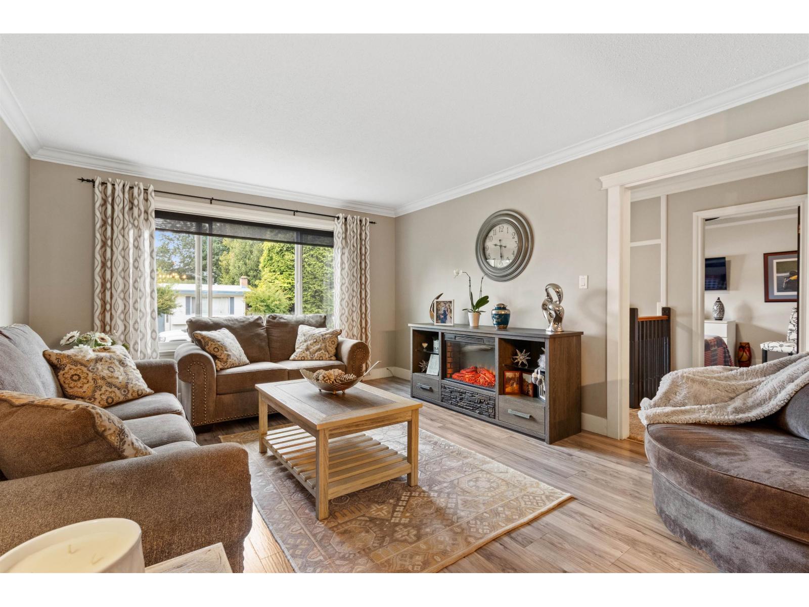 Property at 2174 LYNDEN STREET image 5