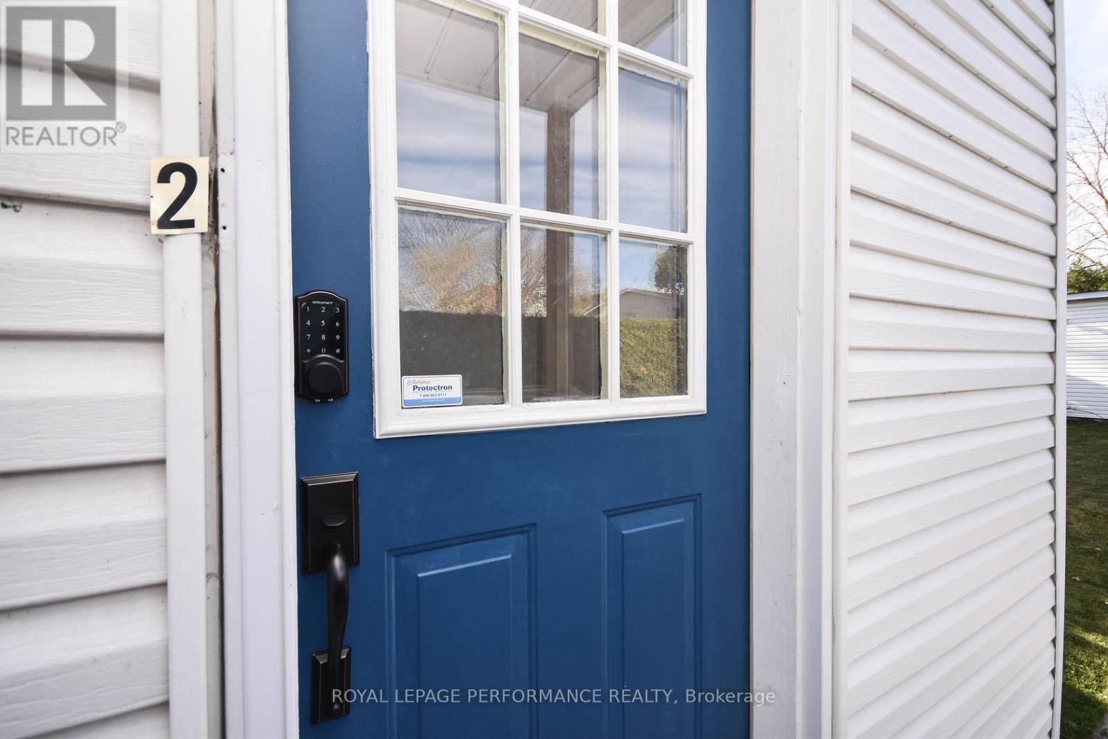 Unit 2 - 296 Altha Avenue, Ottawa, Ontario  K1L 7C5 - Photo 2 - X12330638